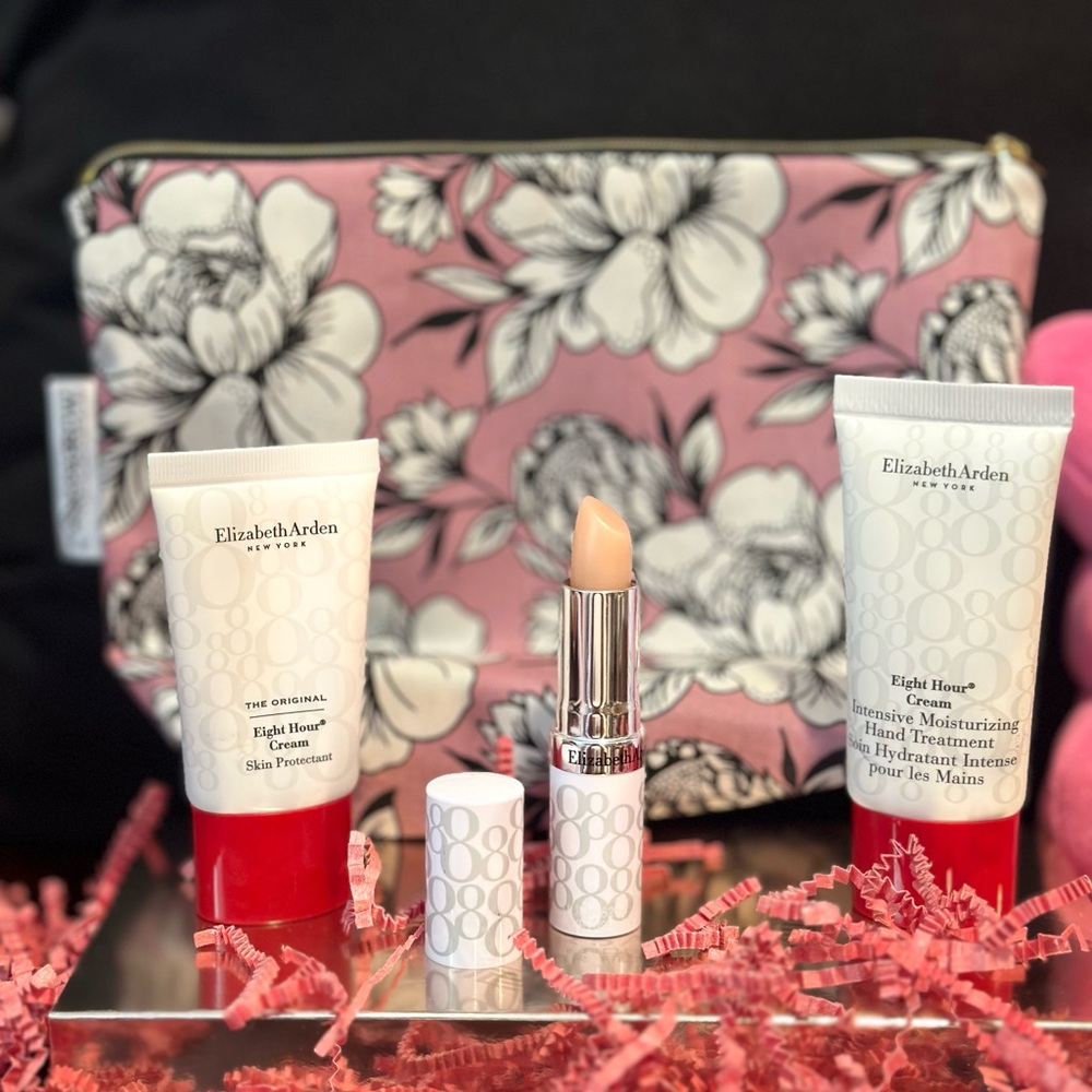 Elizabeth Arden Lipstick and Skincare Set - Red and Cream